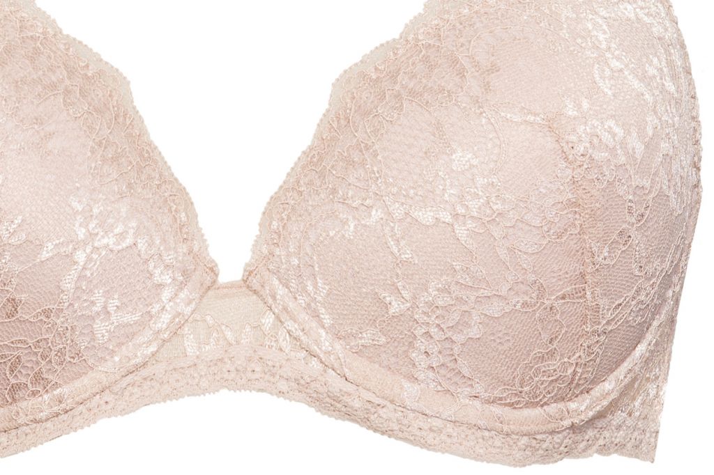 This bra from the Vanity line by SIeLEI italy offers supportive structure and comfortable design. Crafted with stretchy, floral lace with padded cup and an underwire support, this bra ensures a great.