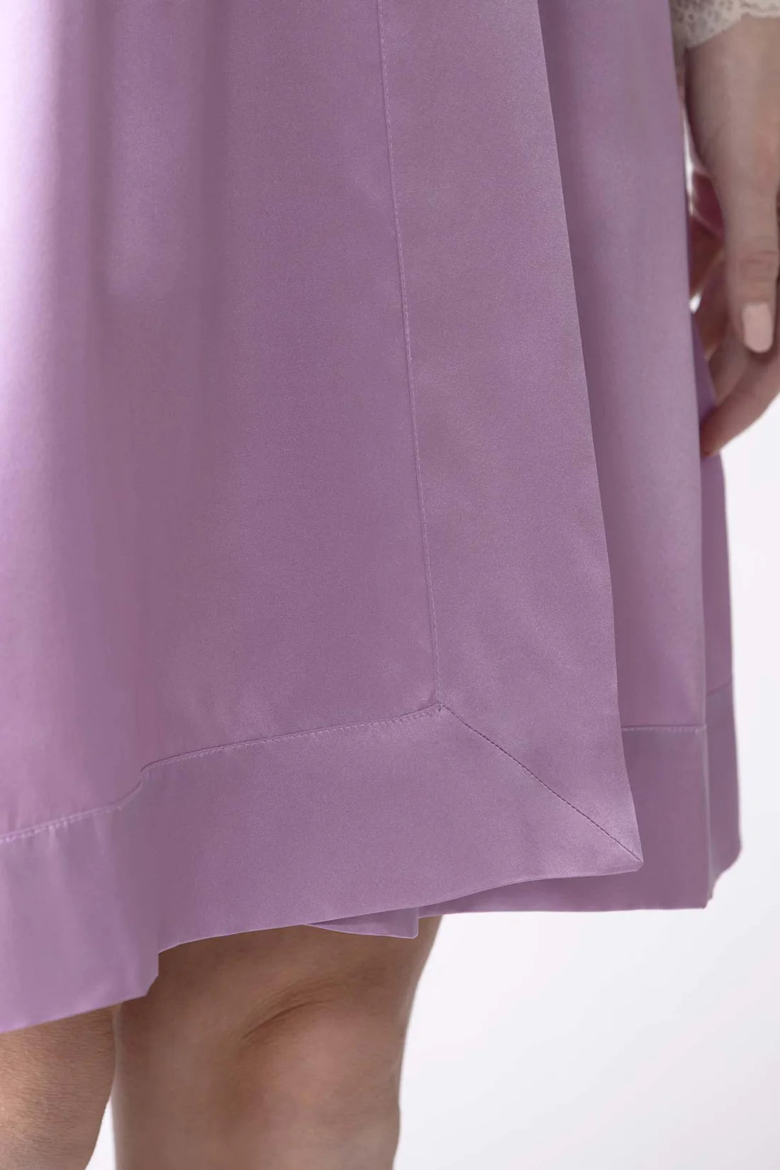 NK IMODE Gardenia Lace Trim Short Silk Kimono