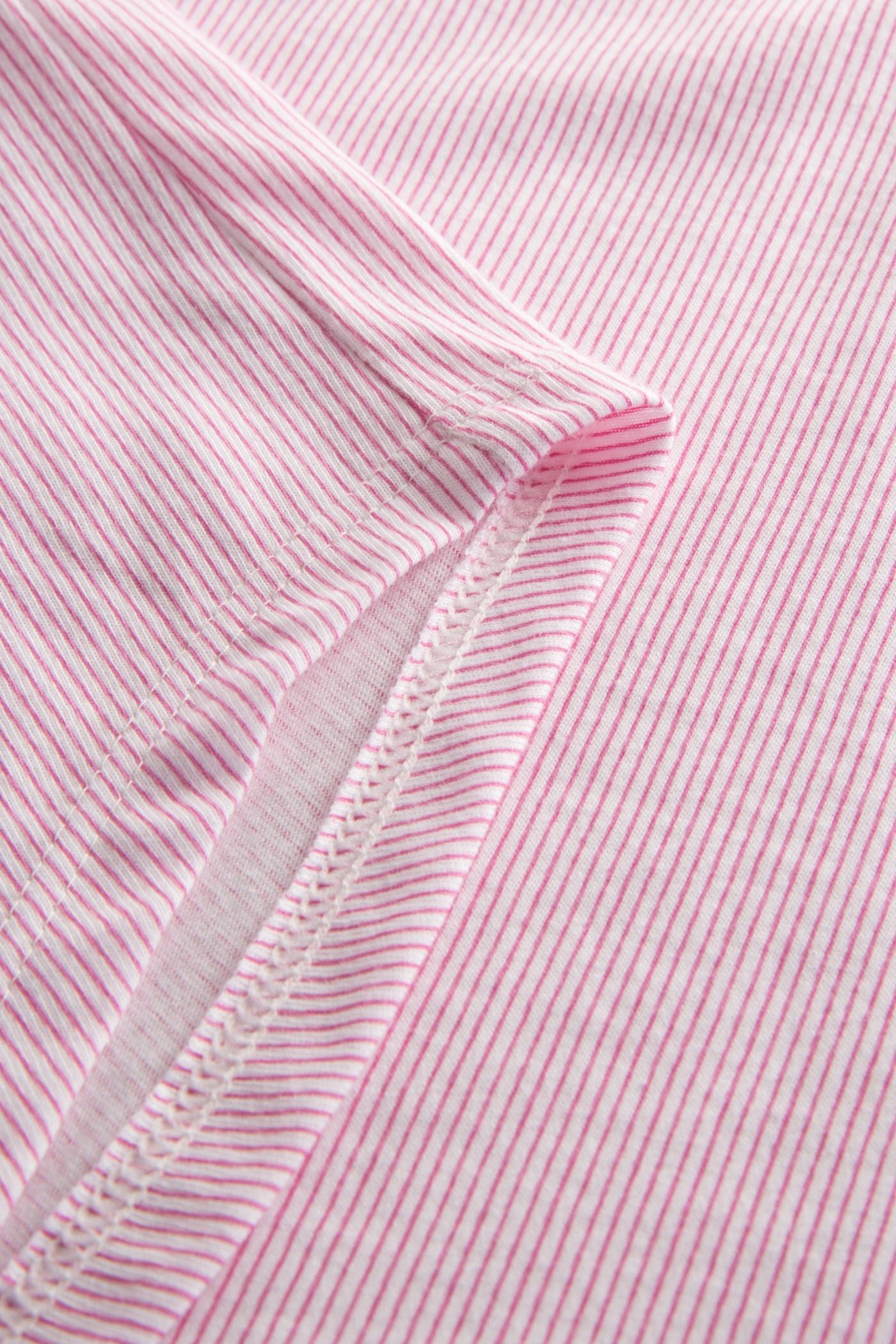 This nightgown from the Smart Casual line by Rösch features a lightweight, soft, and fine-striped jersey cotton fabric that ensures breathability, smoothness, and durability.