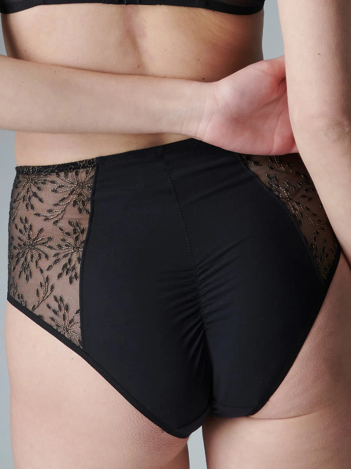 SINGULIERE Full Brief