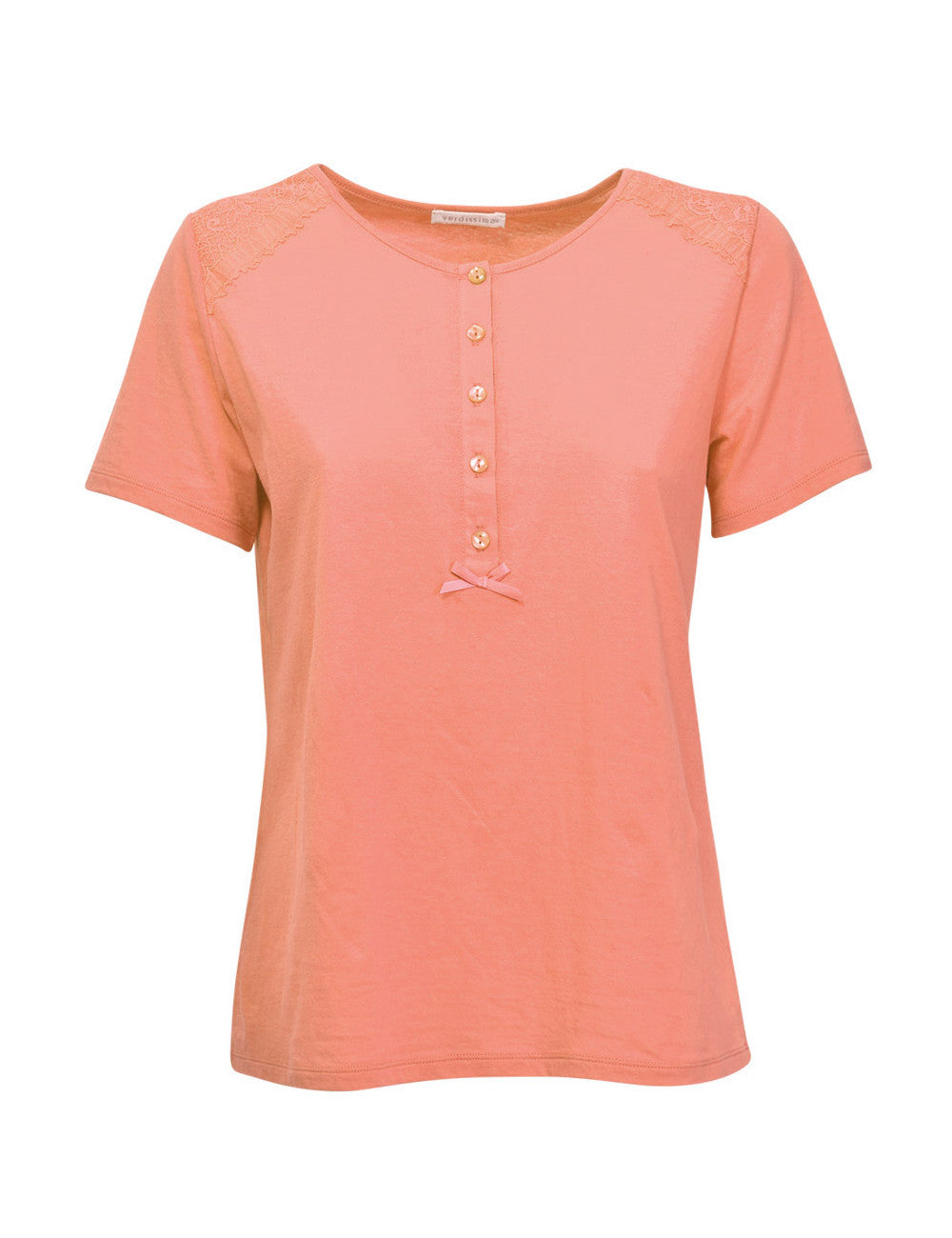 Verdissima's pajama set flaunts a macro-flower motif lace insert, delivering a modern yet elegant design. 