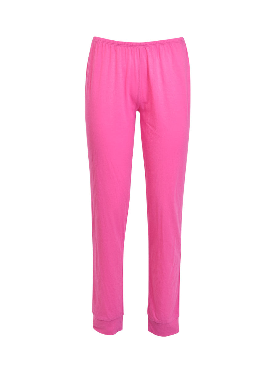 Verdissima's pajama set flaunts a macro-flower motif lace insert, delivering a modern yet elegant design. 