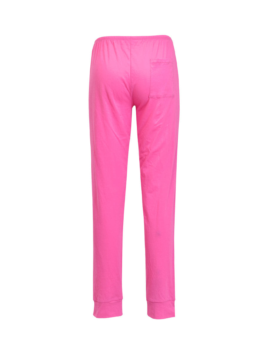 Verdissima's pajama set flaunts a macro-flower motif lace insert, delivering a modern yet elegant design. 