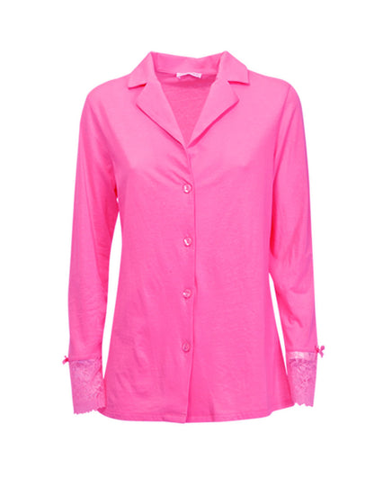 Verdissima's pajama set flaunts a macro-flower motif lace insert, delivering a modern yet elegant design. 