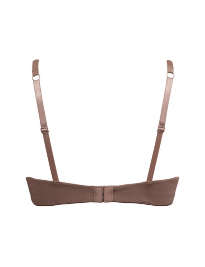 The SIÉLEI Fantastic line features this lightweight, lightly-padded bra which offers a smooth contour and subtle luster.