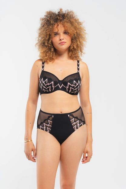 The Louisa Bracq full cup bra from the Ziggy line is a faithful reference to the aesthetics of David Bowie.