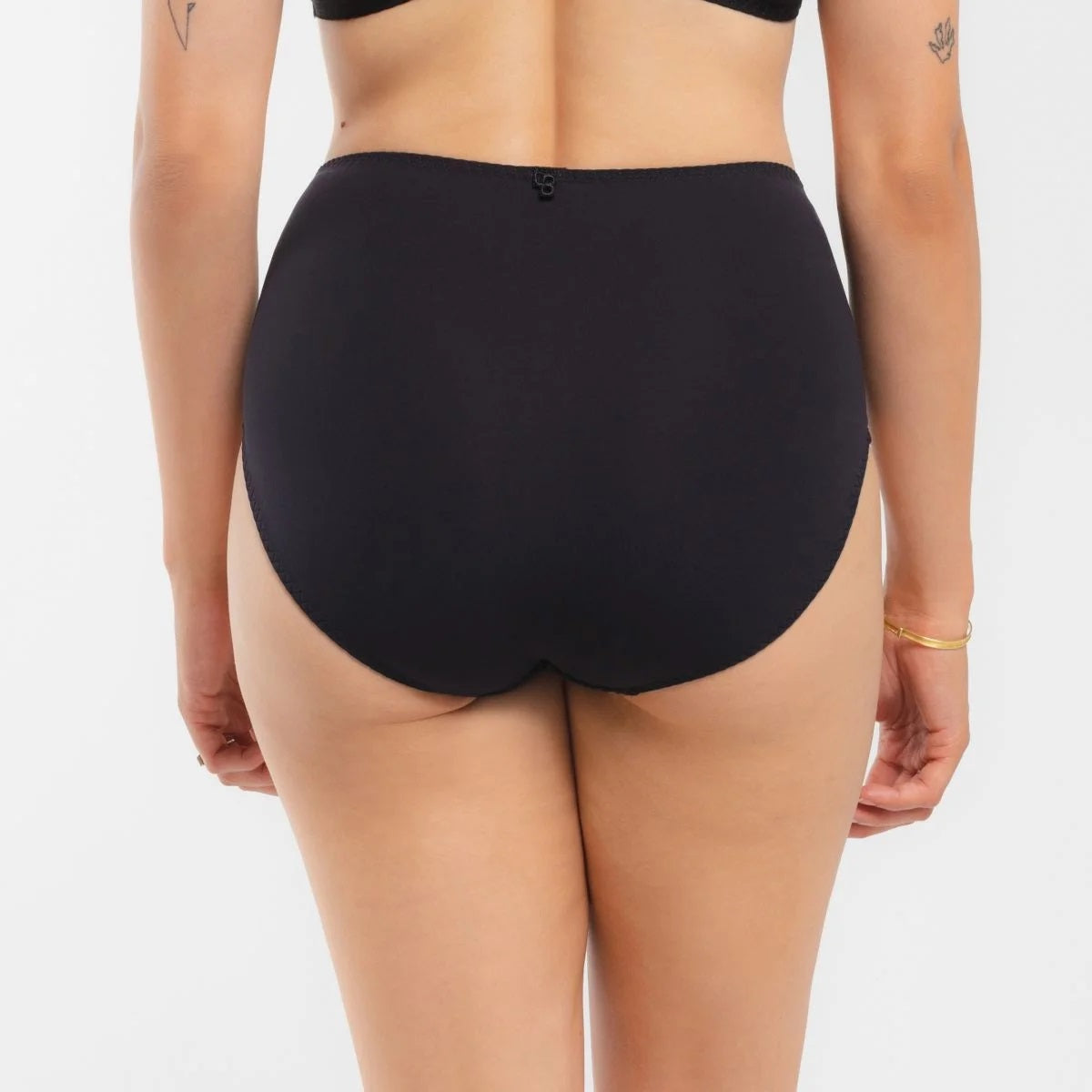 The Louisa Bracq full brief from the Ziggy line is a faithful reference to the aesthetics of David Bowie.