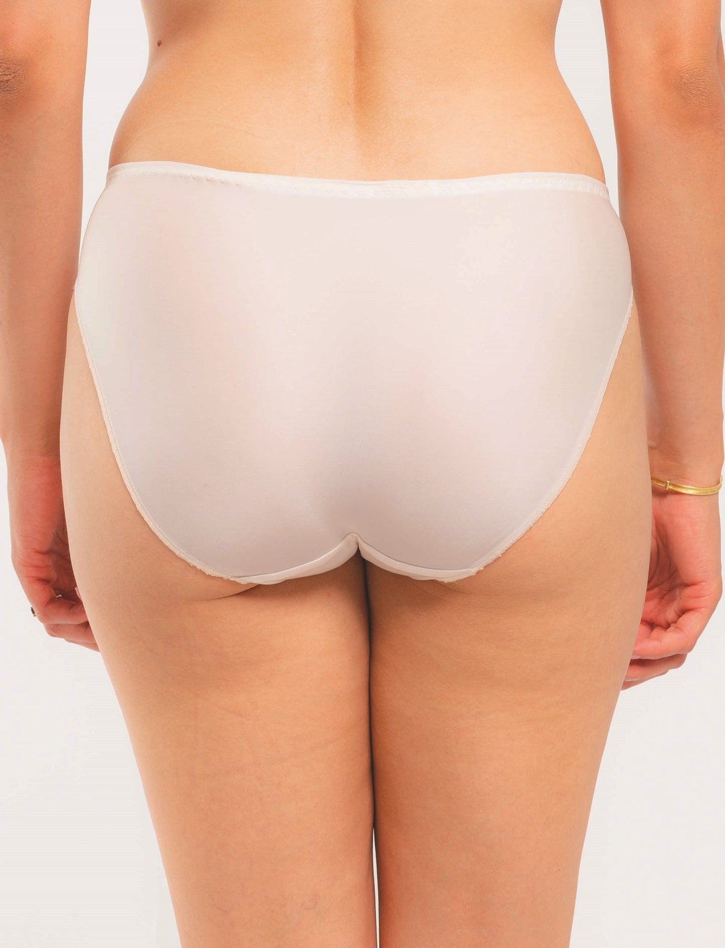 The Horta line's brief paties is inspired by the varied architecture of Victor Horta, a renowned Belgian architect renowned for his involvement in the Art Nouveau movement in Belgium.